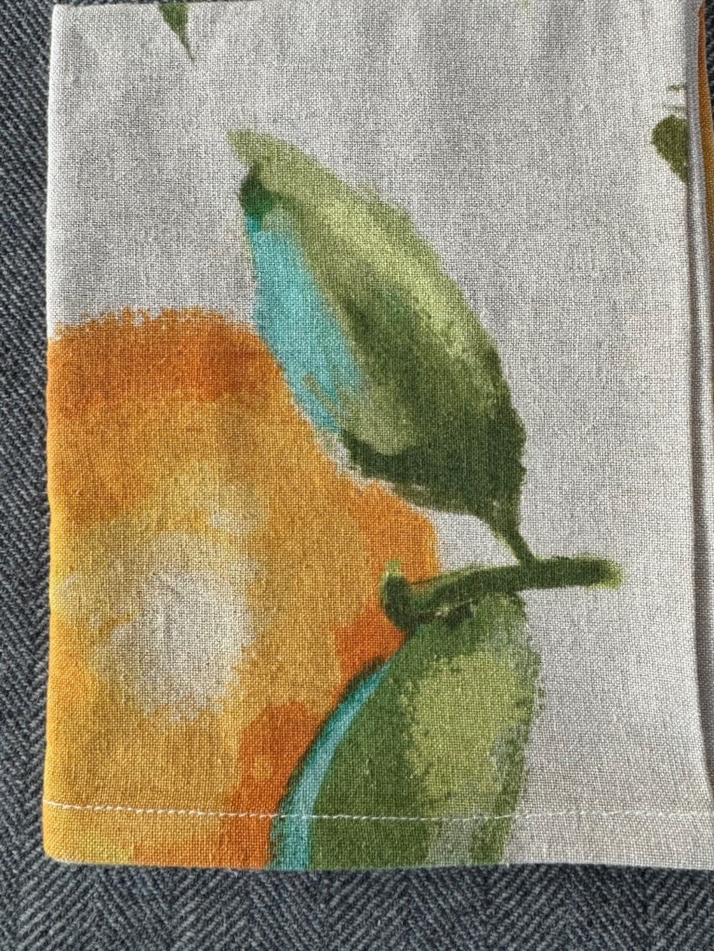 NWOT, CREATIVE CO-OP FRUIT KITCHEN TOWEL